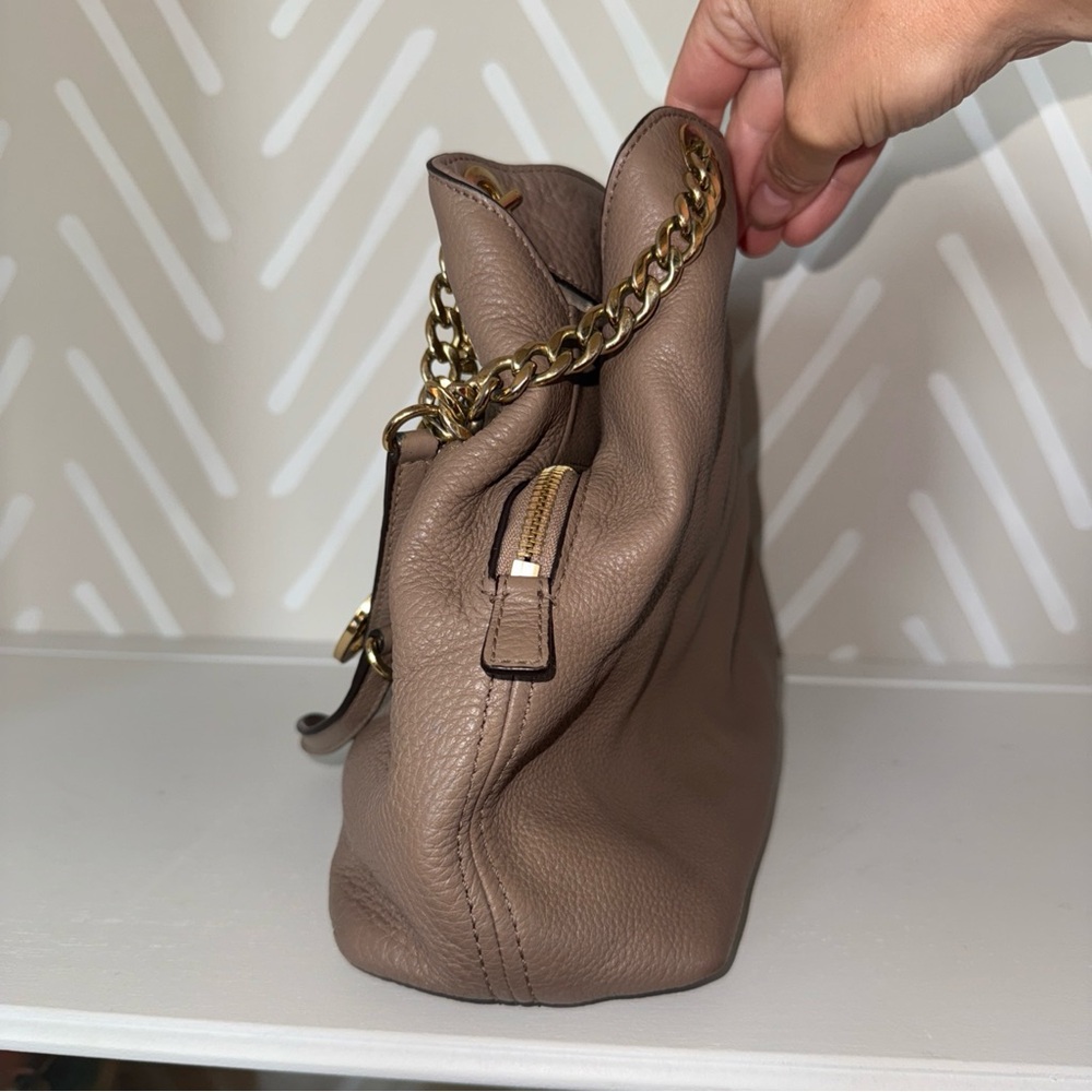Michael Kors Tan Leather Shoulder Bag Gold Hardware - Picture 2 of 8